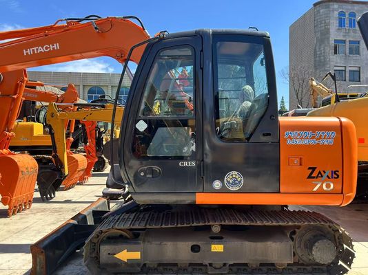 حفرة هيتاشي ZX70 المصغرة اليابانية مستعملة 7 طن زاكسيس 70 مع إيسوزو محرك زاحف النوع المتحرك